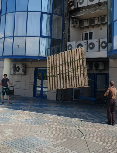 Поднятие грузов на многоэтажные дома с помощью лебедок